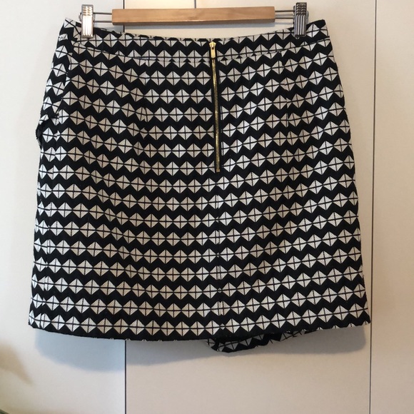 Asymmetrical geo print mini skirt - Picture 2 of 8